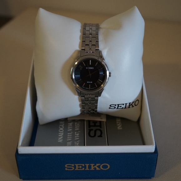 Seiko Women\'s Solar Watch, Model SUP343 main image 5